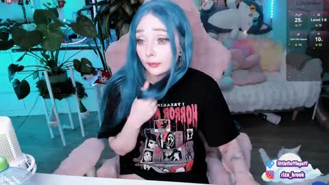 Riza Riri Puff  online show from 12.07.24