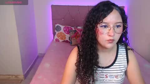 Snapshot of littlelion18 chatting on 02.12.26 isabella online show from 02.12.26