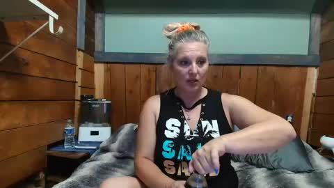Snapshot of littlelisa1 chatting on 06.11.26 lisanixs online show from 06.11.26