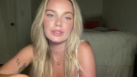 Snapshot of littlemaryjane19 chatting on 09.08.25 Marciabrady online show from 09.08.25