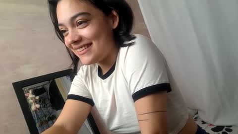 Snapshot of littlemelii chatting on 09.13.25 Melia online show from 09.13.25