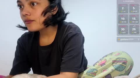 Snapshot of littlemelii chatting on 11.14.25 Melia online show from 11.14.25