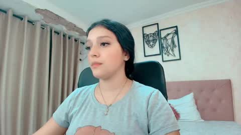 Sarahs Room online show from 04.14.26