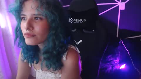 Snapshot of littlenami_ chatting on 10.27.25 LAUREN online show from 10.27.25