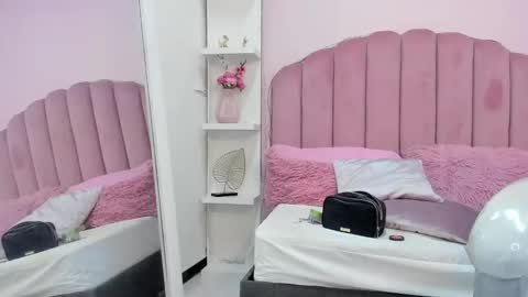  sofii  online show from 10.20.25