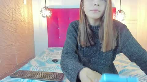 Snapshot of littlesophiie_ chatting on 02.20.25 littlesophiie_ online show from 02.20.25