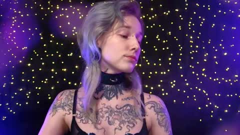 Niki  free tg channel with some photos gifs and info about streams  online show from 02.11.26