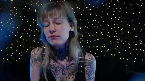 Niki  free tg channel with some photos gifs and info about streams  online show from 03.02.26