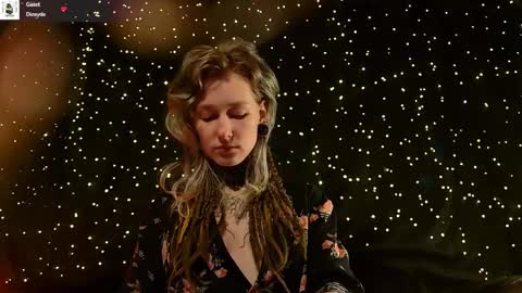 Niki  free tg channel with some photos gifs and info about streams  online show from 04.01.26