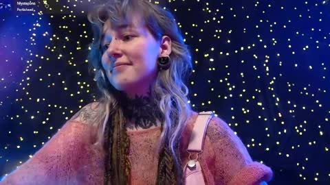 Niki  free tg channel with some photos gifs and info about streams  online show from 04.15.26