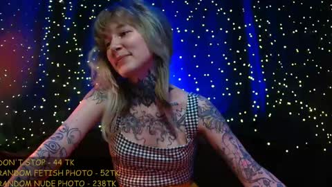 Niki  free tg channel with some photos gifs and info about streams  online show from 05.24.26
