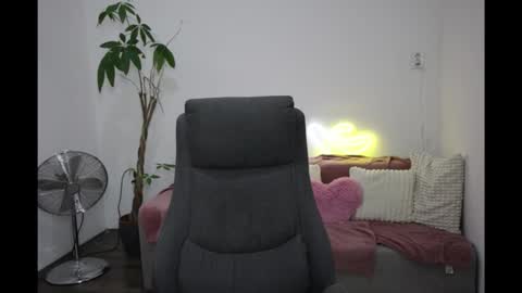 Snapshot of littlestellaspark chatting on 09.25.25 littlestellaspark online show from 09.25.25