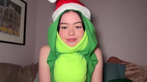 Snapshot of littlesugarpea chatting on 12.25.24 Little Sugar Pea  online show from 12.25.24