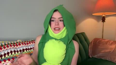 Snapshot of littlesugarpea chatting on 01.04.25 Little Sugar Pea  online show from 01.04.25