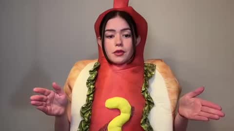 Snapshot of littlesugarpea chatting on 10.31.25 Little Sugar Pea  online show from 10.31.25