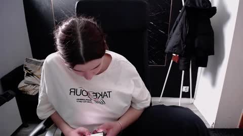 Snapshot of littleviki_ chatting on 11.24.25 Viki online show from 11.24.25