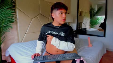  ZANE  online show from 12.04.25