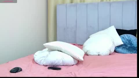 Snapshot of living_in_dreams chatting on 09.21.25 Dream online show from 09.21.25