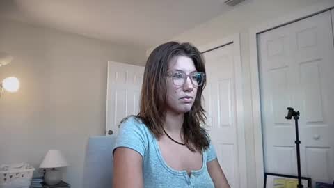 Snapshot of livvyybearxx chatting on 06.17.26 liv online show from 06.17.26
