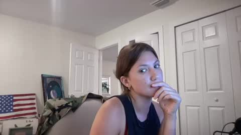 Snapshot of livvyybearxx chatting on 06.27.26 liv online show from 06.27.26