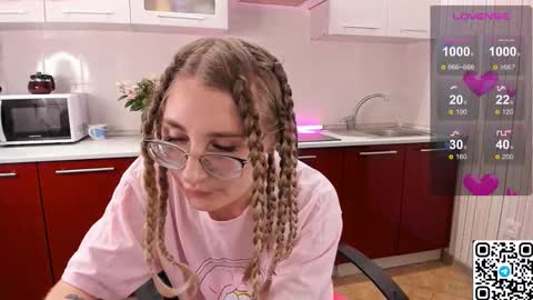 Snapshot of livyybosom chatting on 11.20.25 My name is Livy Nice to meet you Thumbs up please its important online show from 11.20.25