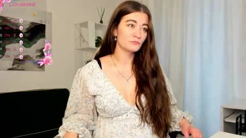 Snapshot of liyadaily chatting on 10.27.25 liyadaily online show from 10.27.25