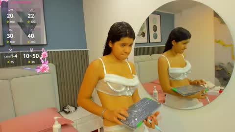 Snapshot of liz__cute chatting on 11.25.25 Lizeth online show from 11.25.25