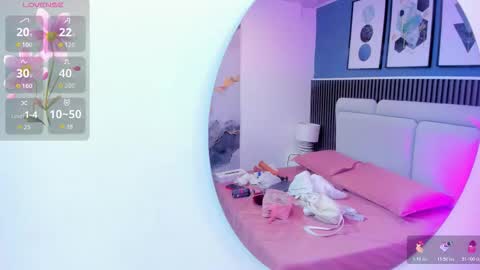 Snapshot of liz__cute chatting on 12.17.25 Lizeth online show from 12.17.25