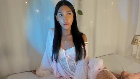 Snapshot of liz_grant chatting on 11.21.25 Liz Grant online show from 11.21.25