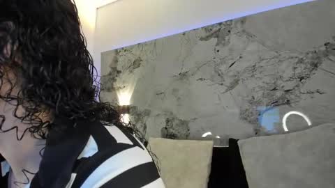 Liz  online show from 12.01.25