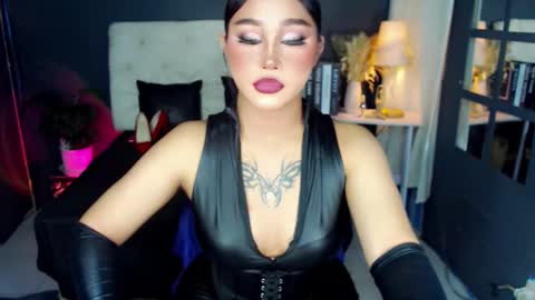 Snapshot of lizalegrand chatting on 12.22.24 Liza online show from 12.22.24