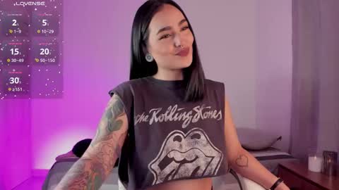 Snapshot of lizasoto chatting on 10.31.25 Liza online show from 10.31.25