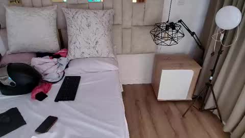 Lizz  online show from 10.16.25