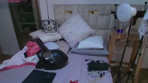 Lizz  online show from 10.20.25