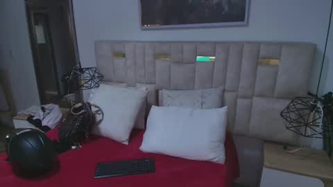 Lizz  online show from 11.22.25