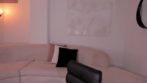 Lizz online show from 10.19.25