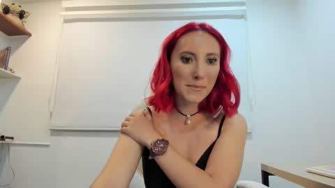 Snapshot of lizzdoux chatting on 10.08.25 lizzdoux online show from 10.08.25