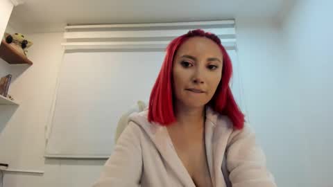 Snapshot of lizzdoux chatting on 10.11.25 lizzdoux online show from 10.11.25