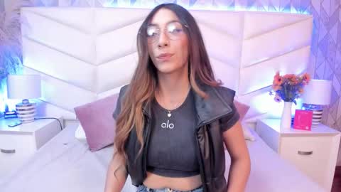 Snapshot of lizzi_hotman chatting on 02.14.26 LIZZI online show from 02.14.26