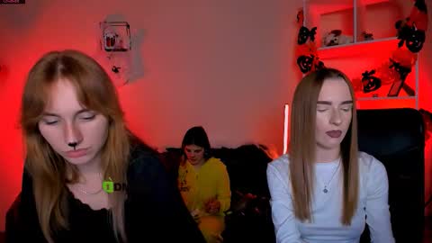 lizzie_boom online show from 10.21.25