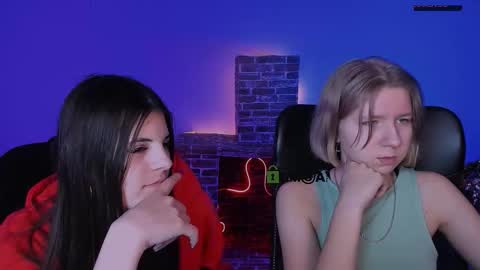 Snapshot of lizzie_boom chatting on 01.14.26 lizzie_boom online show from 01.14.26