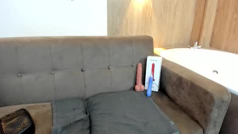 lizzie_williamss online show from 11.24.25