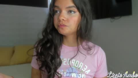 Snapshot of lizzieamber chatting on 01.10.25 lizzieamber online show from 01.10.25