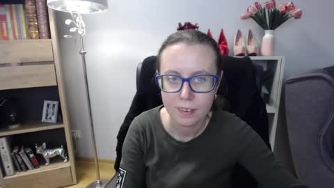 Snapshot of lizzy_sparkle chatting on 12.18.25 Lizzy online show from 12.18.25