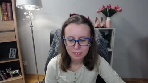 Snapshot of lizzy_sparkle chatting on 12.22.25 Lizzy online show from 12.22.25