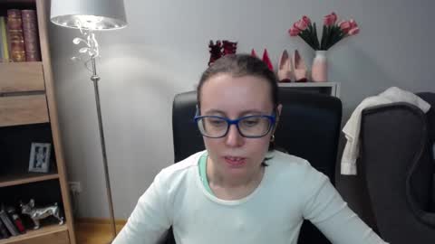 Snapshot of lizzy_sparkle chatting on 12.23.25 Lizzy online show from 12.23.25