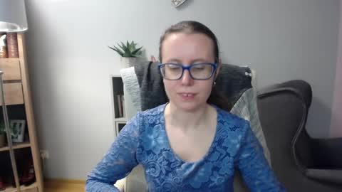 Snapshot of lizzy_sparkle chatting on 04.15.26 Lizzy online show from 04.15.26