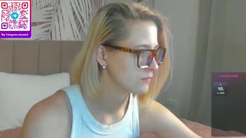 Snapshot of lizzysin chatting on 05.14.26 lizzysin online show from 05.14.26