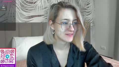 Snapshot of lizzysin chatting on 05.25.26 lizzysin online show from 05.25.26