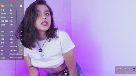 Snapshot of lizzywindsor chatting on 12.17.25 lizzywindsor online show from 12.17.25